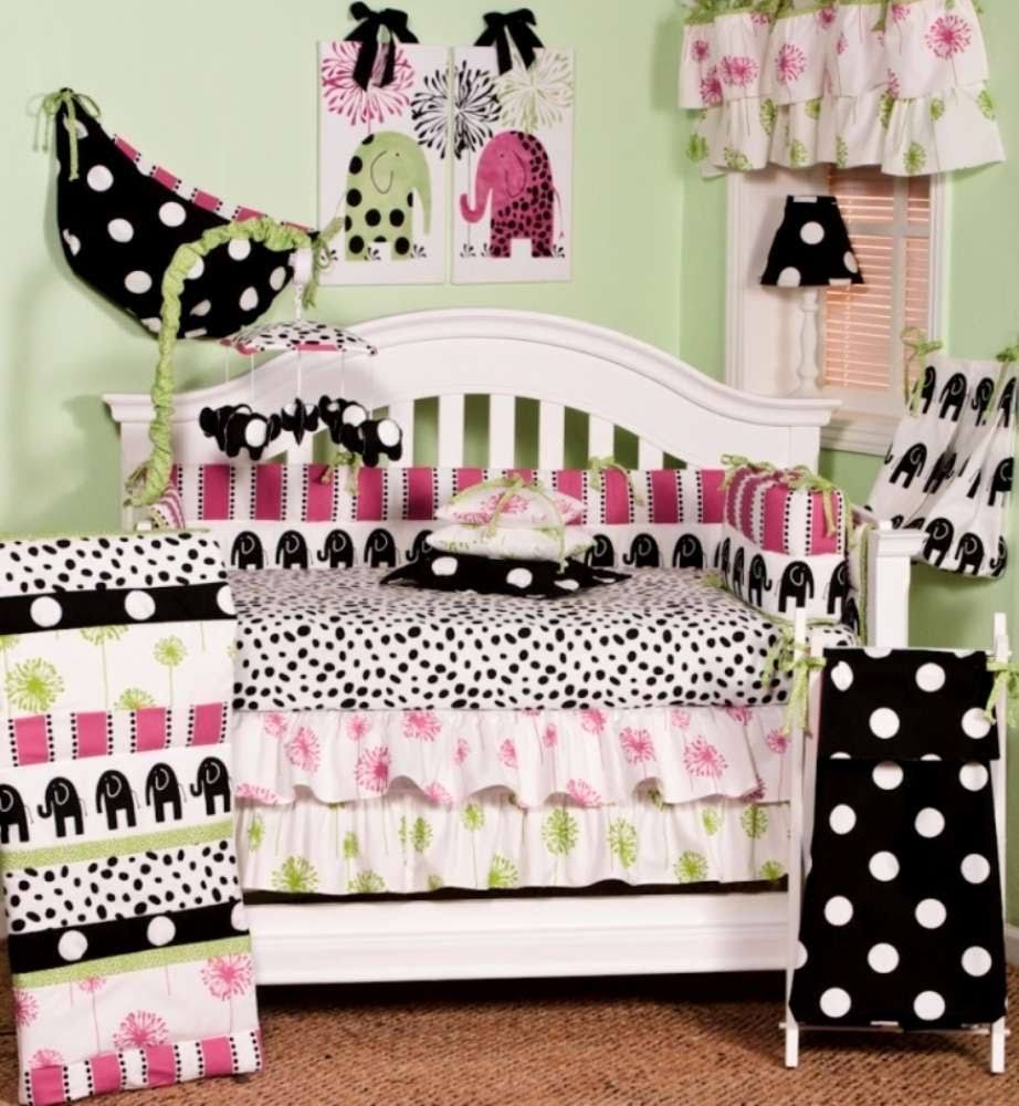 7 Piece Crib Bedding Set P590322