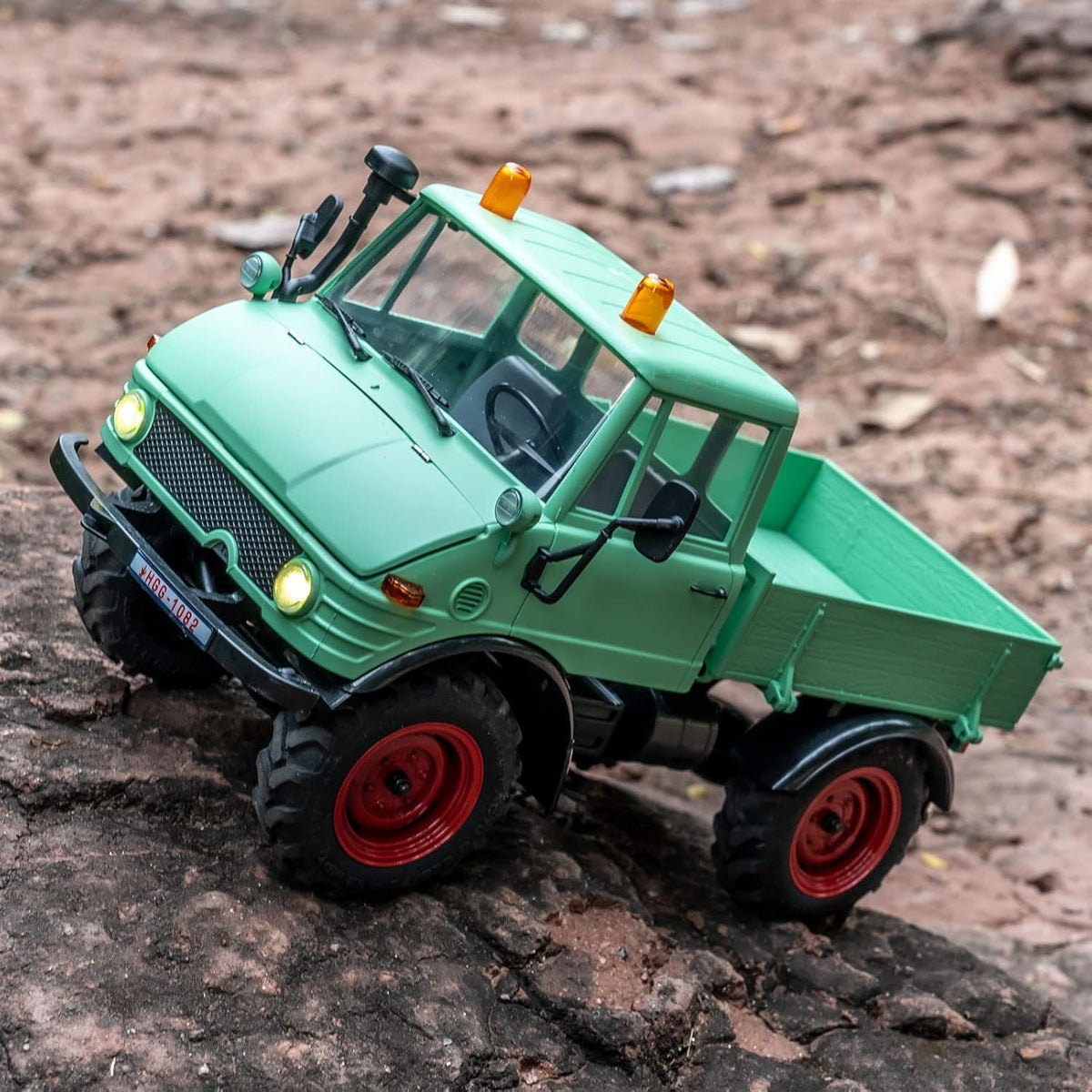 1/18 RC Crawler RTR 3-Ch 2.4GHz 4WD RC Car with LED Lights U705367