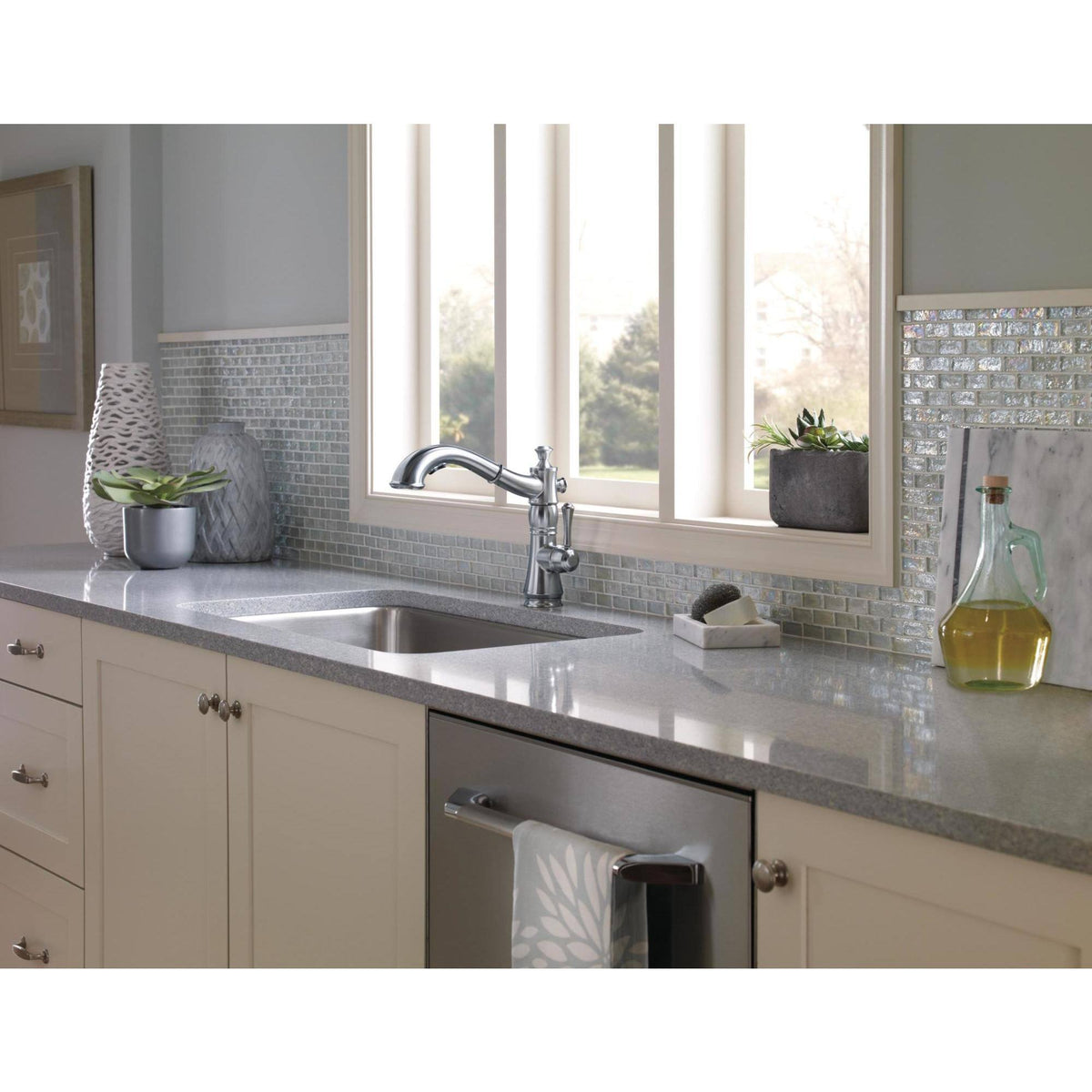 Chrome Single Handle Pull-Out Kitchen Faucet S4896