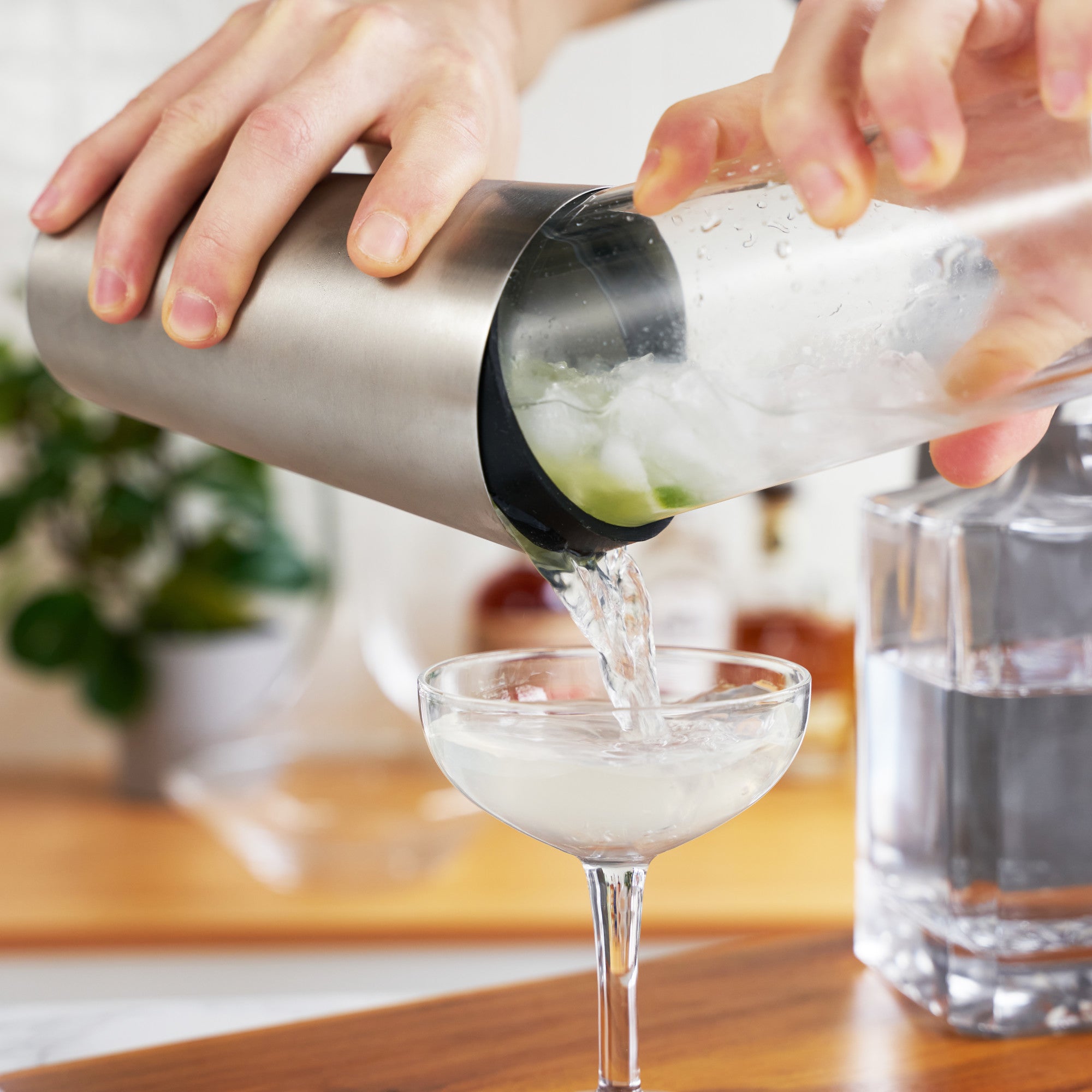 Boston Shaker, Stainless Steel Cocktail Tin & Mixing Glass with Rubber Seal, 28 Oz and 16 Oz, Set of 2 J80329