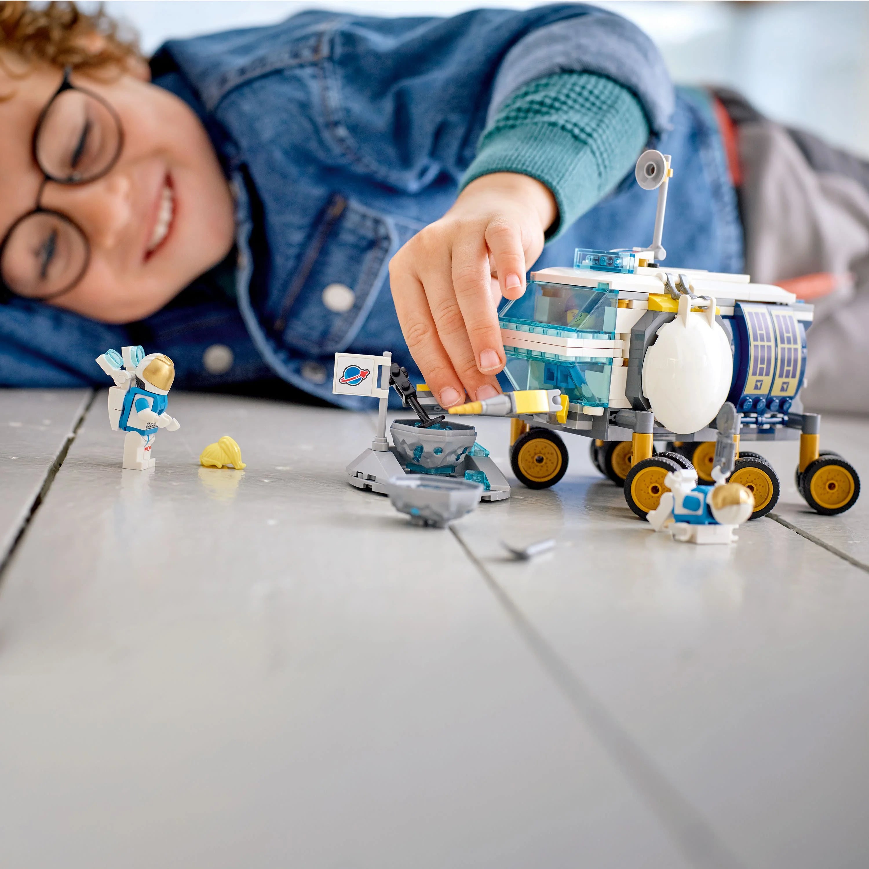 Lunar Roving Vehicle Toy Set with 3 Astronaut Minifigures X6024