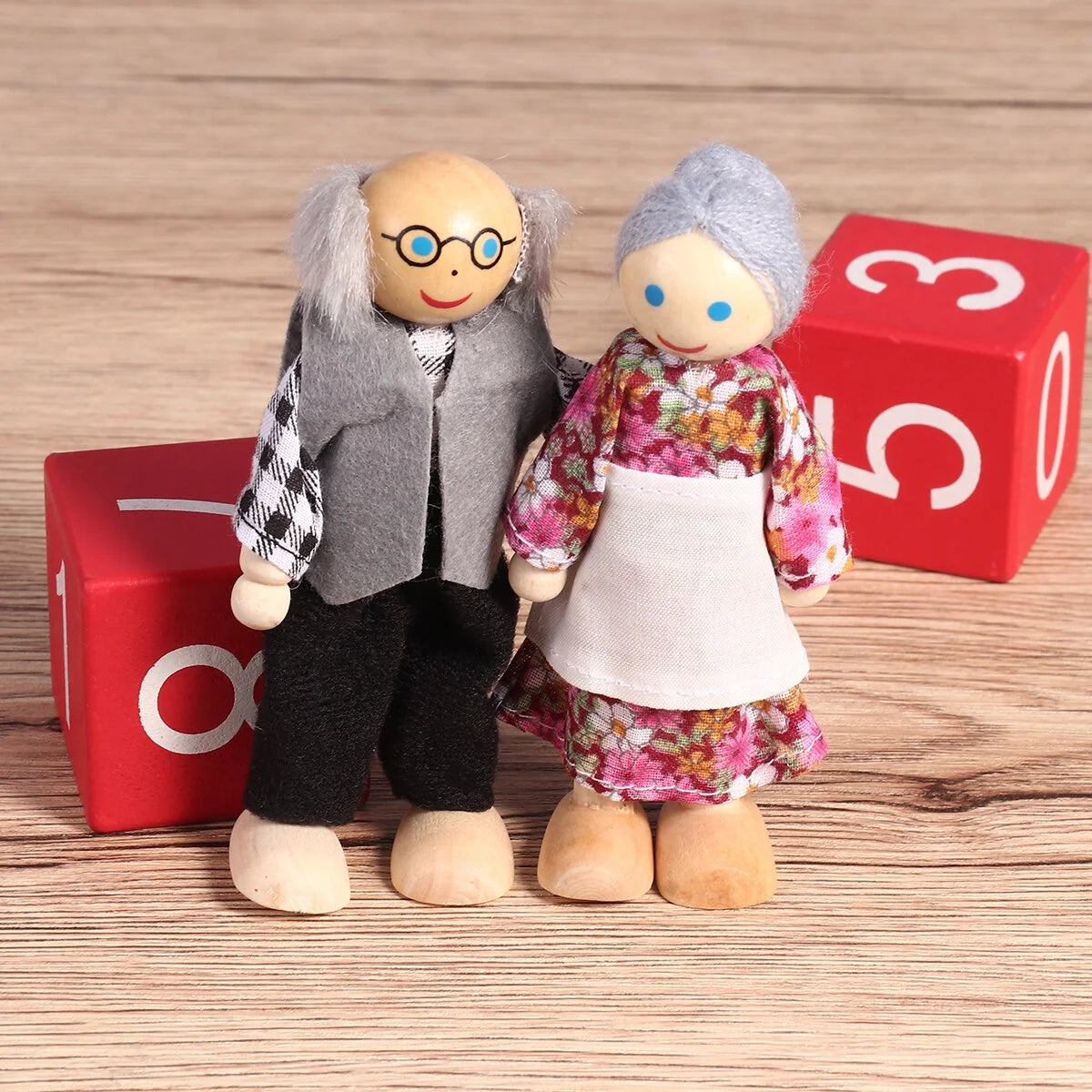 7 Pieces Wooden Dollhouse Family Set Mini People Figures B772